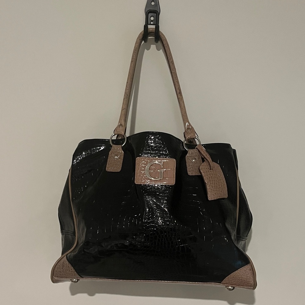 GUESS Extra-Large Travel Tote / Carry-On / Shopper Bag